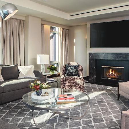 Intercontinental Boston By Ihg Ξενοδοχείο Εξωτερικό φωτογραφία The living room of a suite at the Mandarin Oriental Washington DC