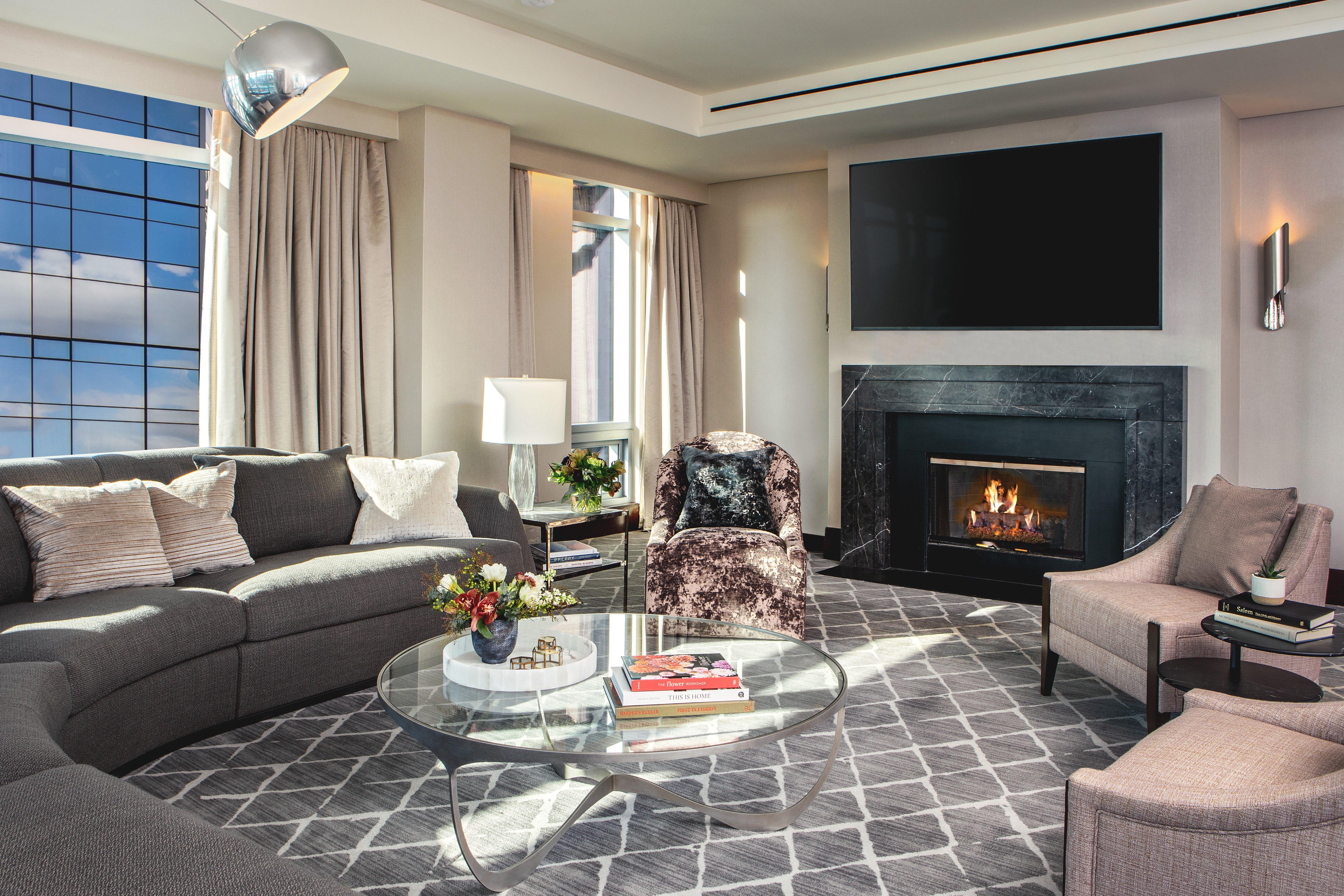 Intercontinental Boston By Ihg Ξενοδοχείο Εξωτερικό φωτογραφία The living room of a suite at the Mandarin Oriental Washington DC