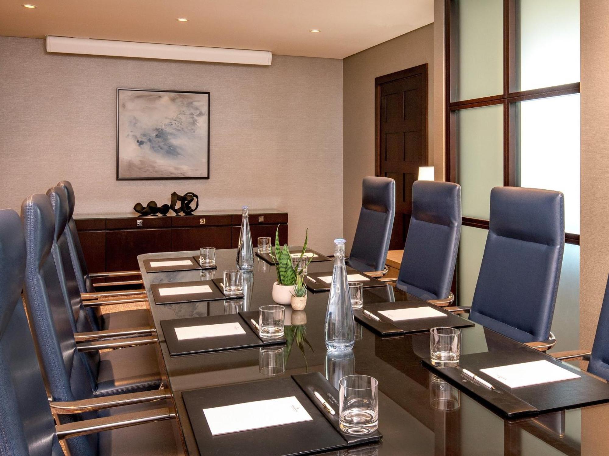 Intercontinental Boston By Ihg Ξενοδοχείο Εξωτερικό φωτογραφία Boardroom at the Four Seasons Hotel, London